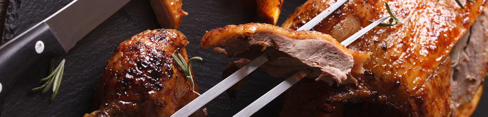 gebratenes Entenfleisch aufgespießt
