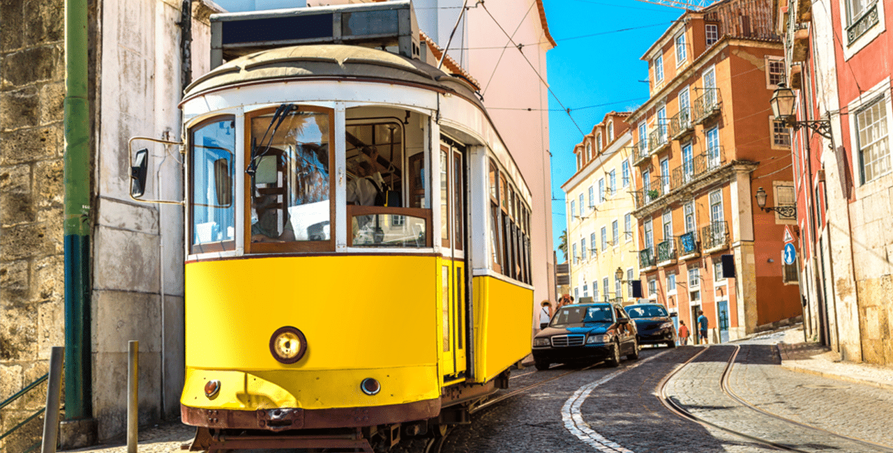 Straßenbahn in Lissabon, der Hauptstadt vom Weinland Portugal
