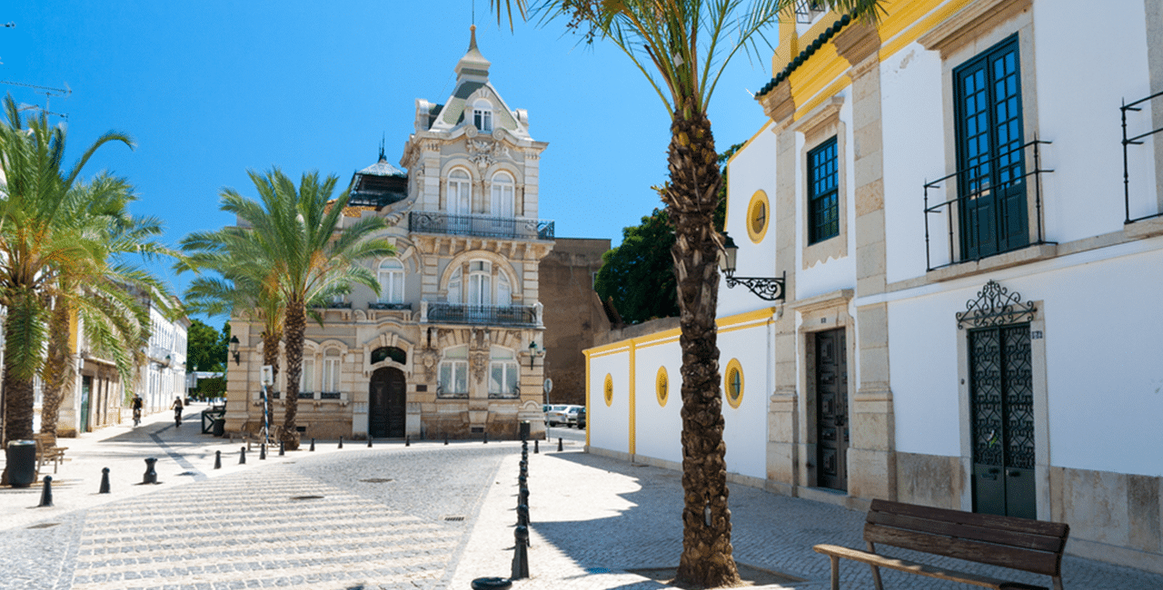 Faro ist eine Stadt in der Algrave im Weinland Portugal