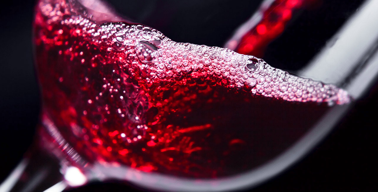 Rotwein im Glas